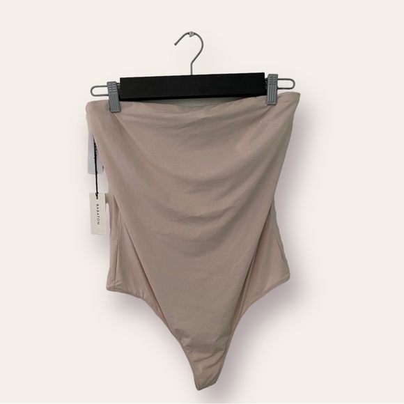 Babaton Tops - BNWT Aritzia Babaton “Vonnegut” nude strapless bodysuit